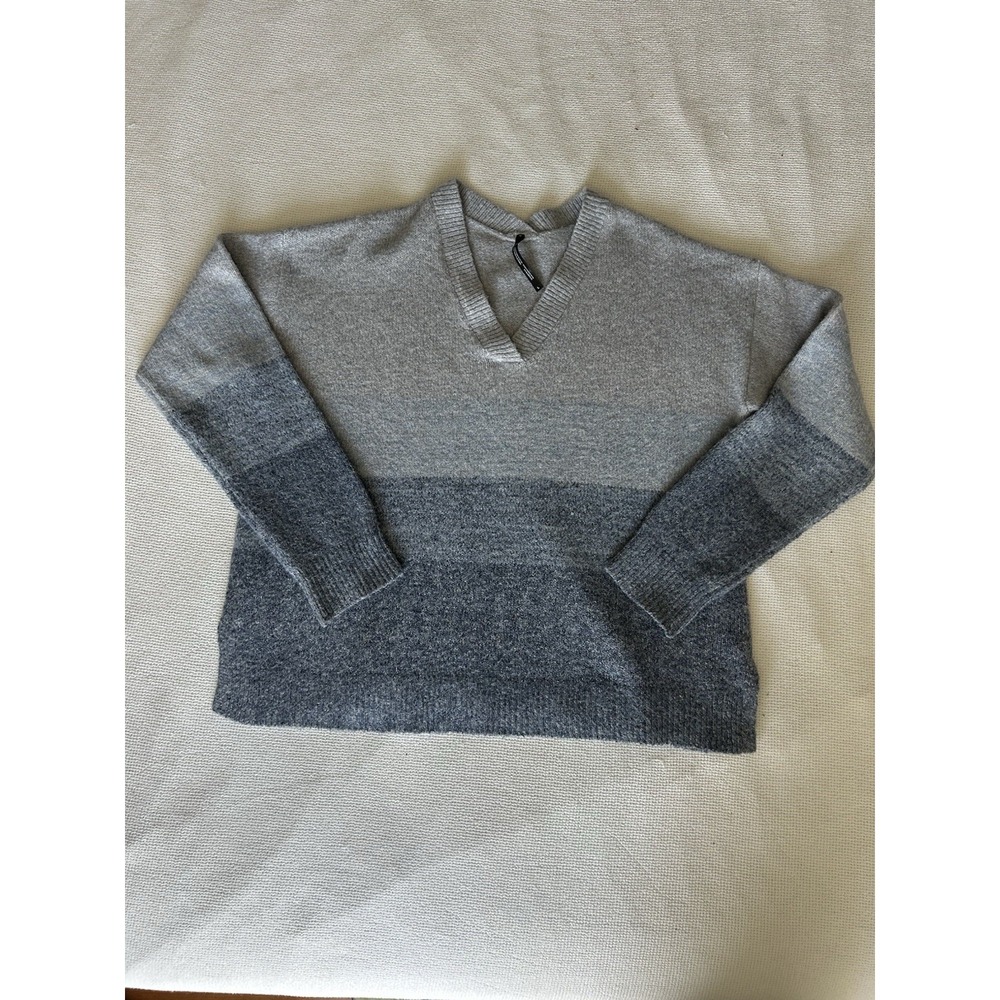 Kuhl Women's Blue Color Block Ombre Sweater V Neck Size Large - Picture 3 of 7